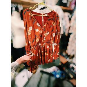 Flare sleeve floral romper